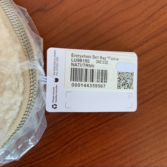 Lululemon Everywhere Belt Bag Fleece Sherpa Natural Ivory Fanny Pack Purse NWT - Picture 5 of 7